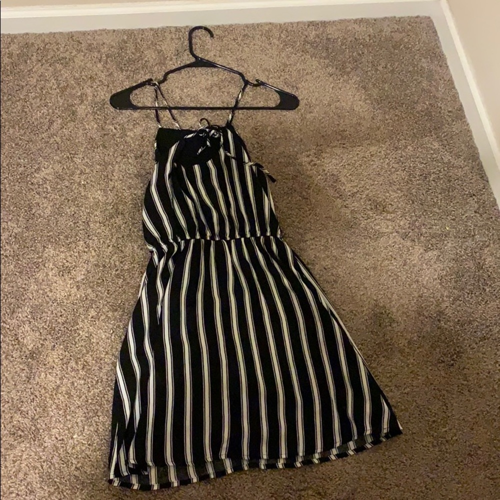 Dress - Picture 2 of 4